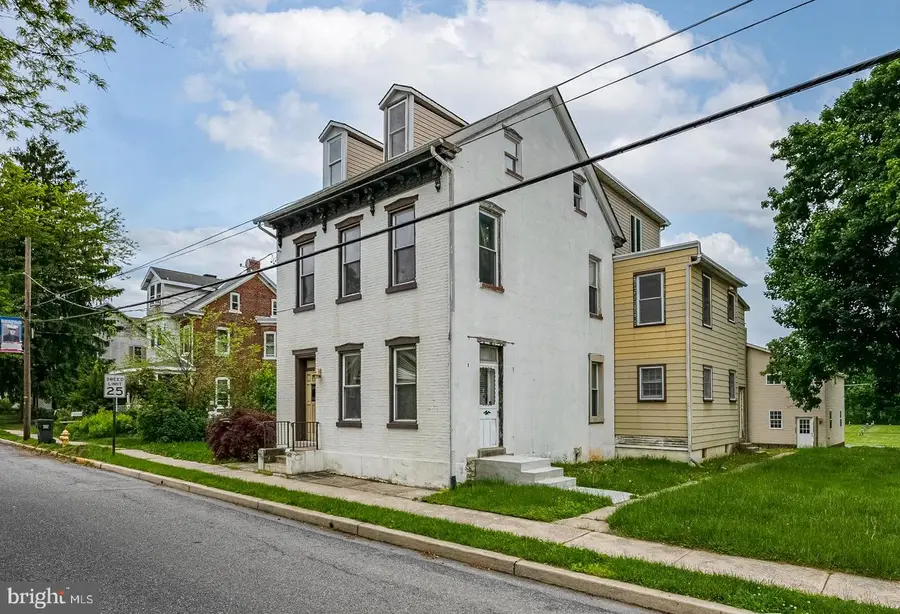 209 W Franklin St, Topton, PA 19562 - #3