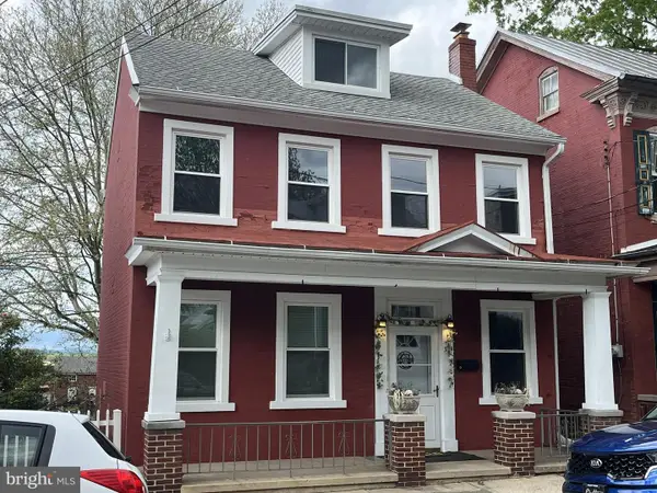 311 W High St, WOMELSDORF, PA 19567