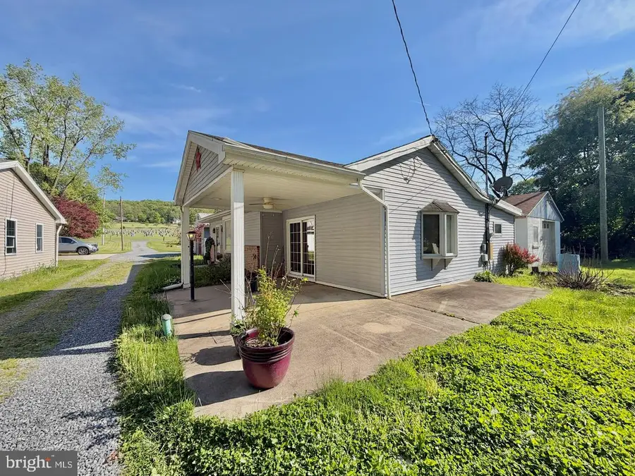 393 Park Rd, Fleetwood, PA 19522 - #2