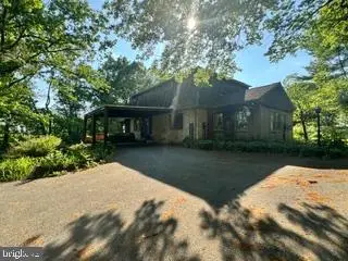 1482 Hilltop Rd, Leesport, PA 19533 - #1