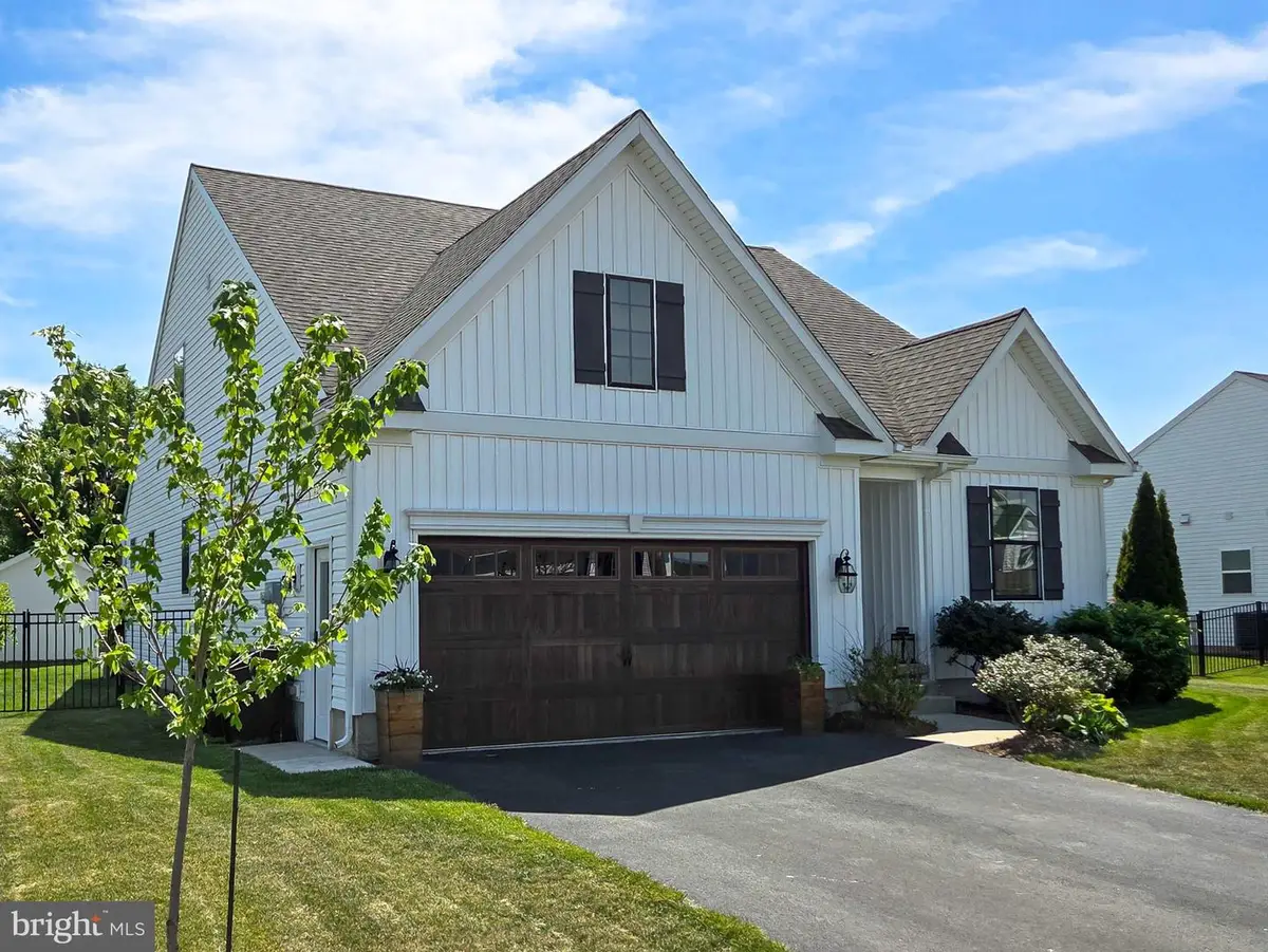 24 Sovereign Dr, Douglassville, PA 19518 - #1