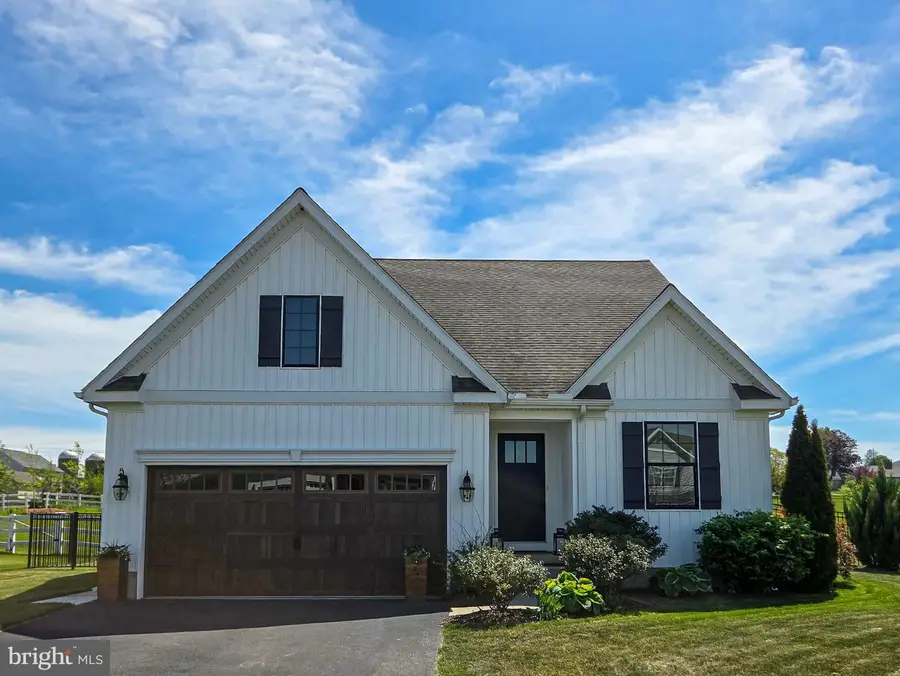 24 Sovereign Dr, Douglassville, PA 19518 - #2