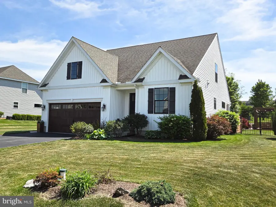 24 Sovereign Dr, Douglassville, PA 19518 - #3