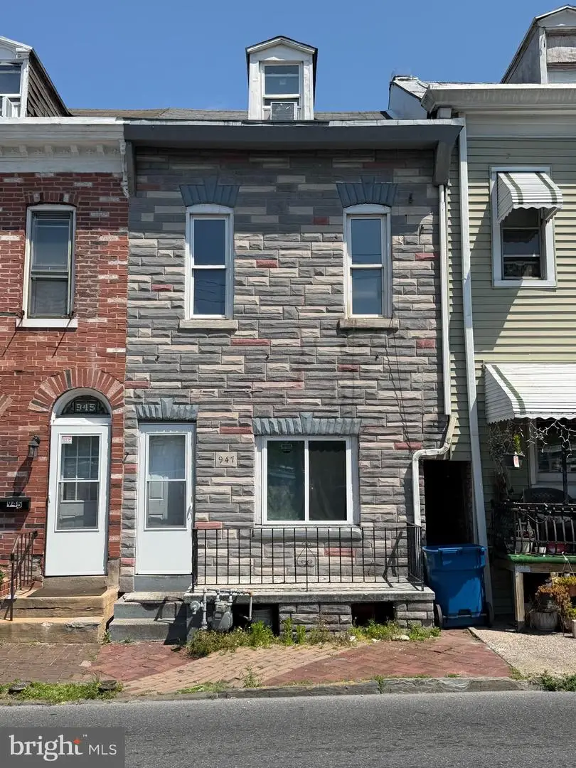 947 Cotton St, Reading, PA 19602 - #1