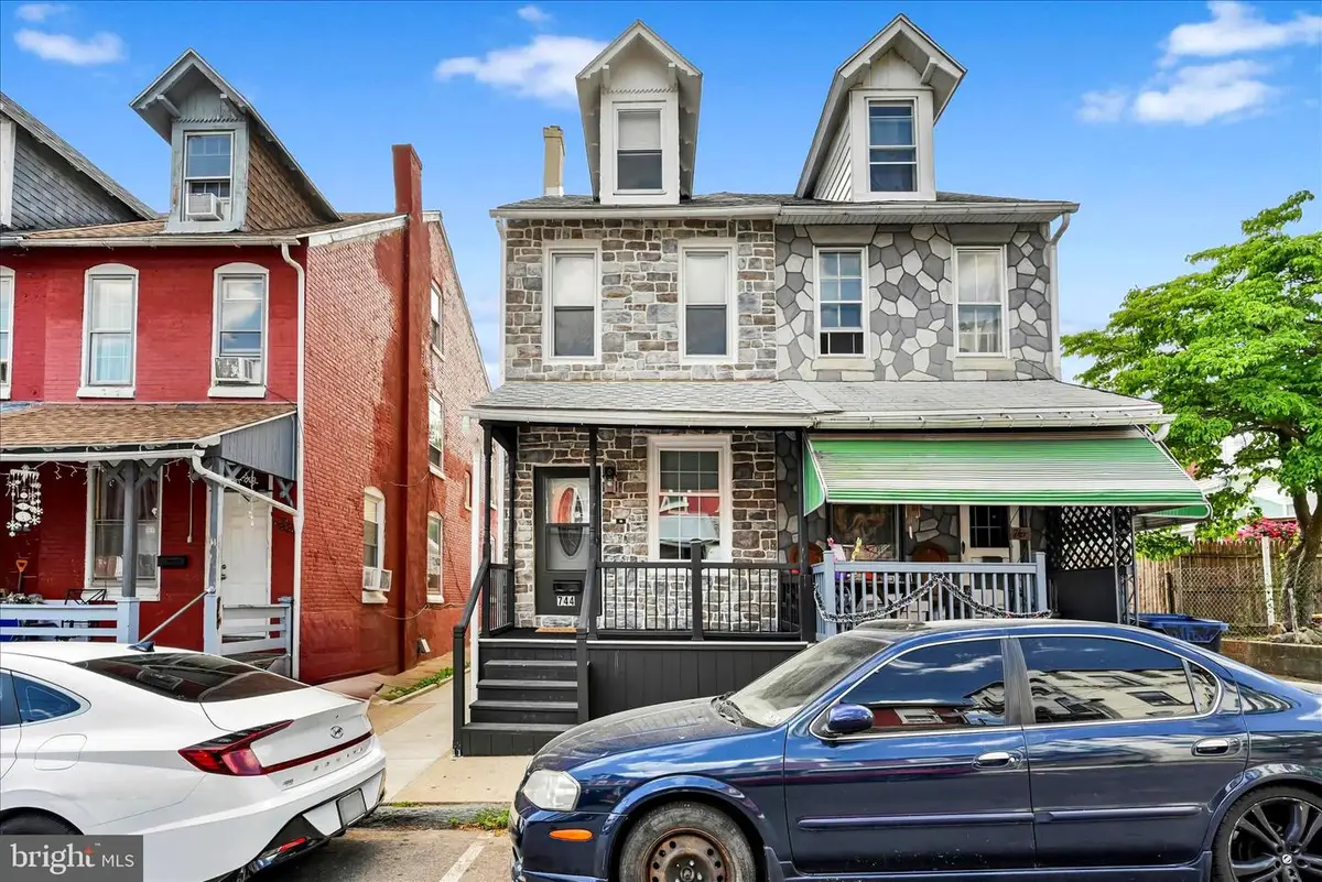 744 Pear St, Reading, PA 19601 - #1