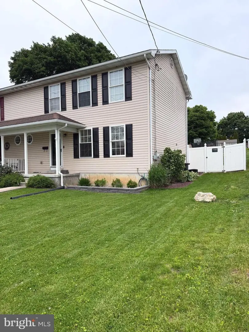 126 S Front St, Womelsdorf, PA 19567 - #2