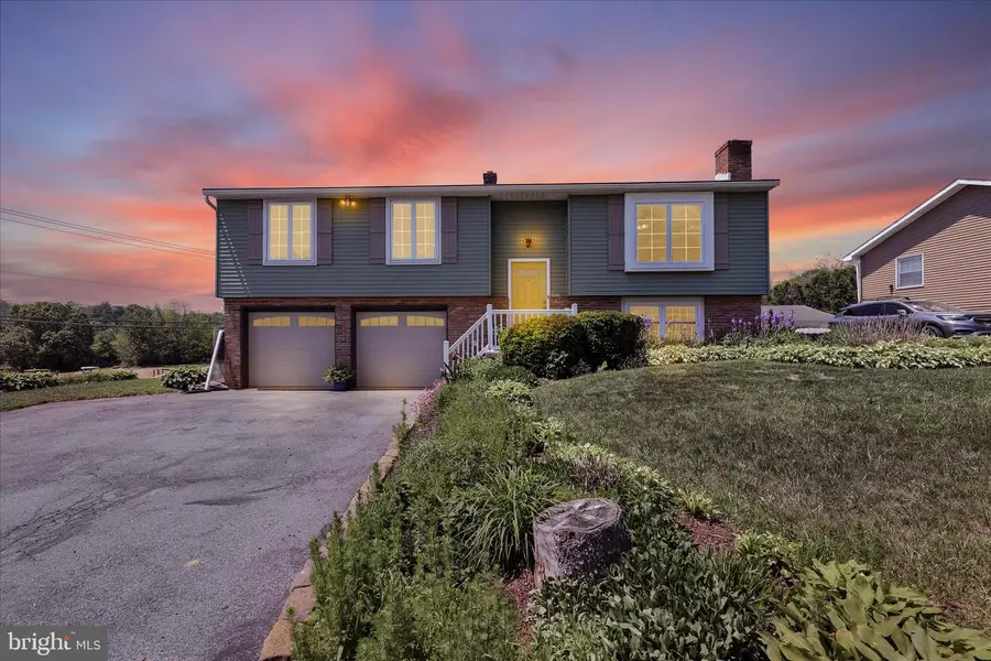 925 Hearthstone Ln, Reading, PA 19608 - #2