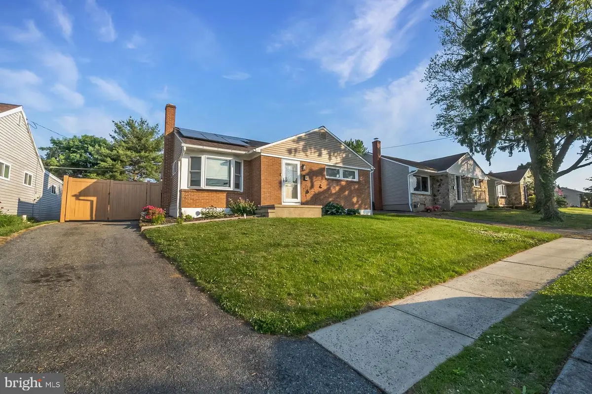 524 Boeing Ave, Reading, PA 19601 - #1