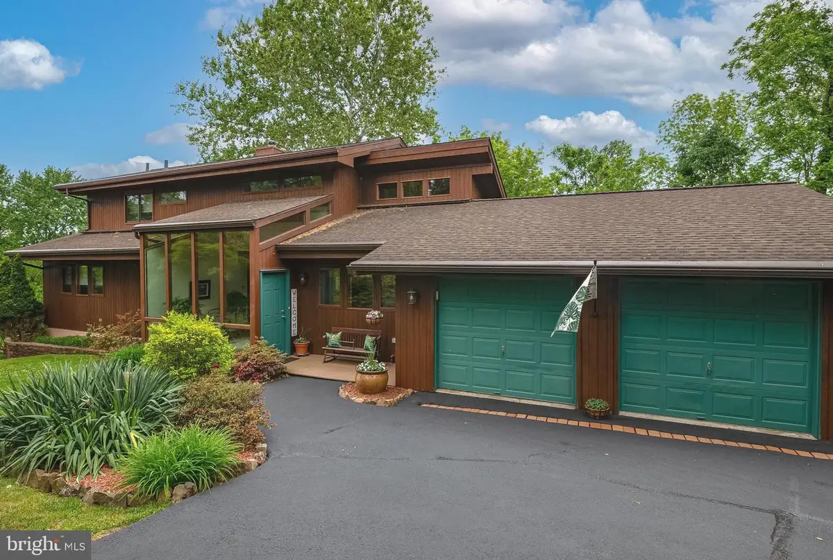 40 Golfview Ln, Reading, PA 19606 - #1