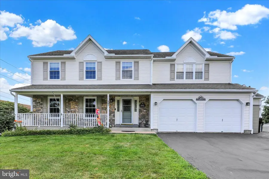 347 Rosecliff Dr, Douglassville, PA 19518 - #2