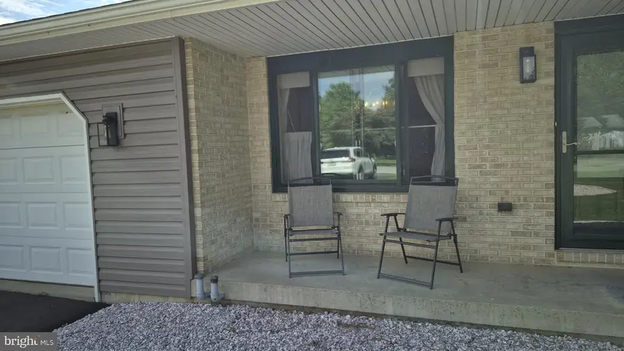 14 Clearview Dr, Mertztown, PA 19539 - #2