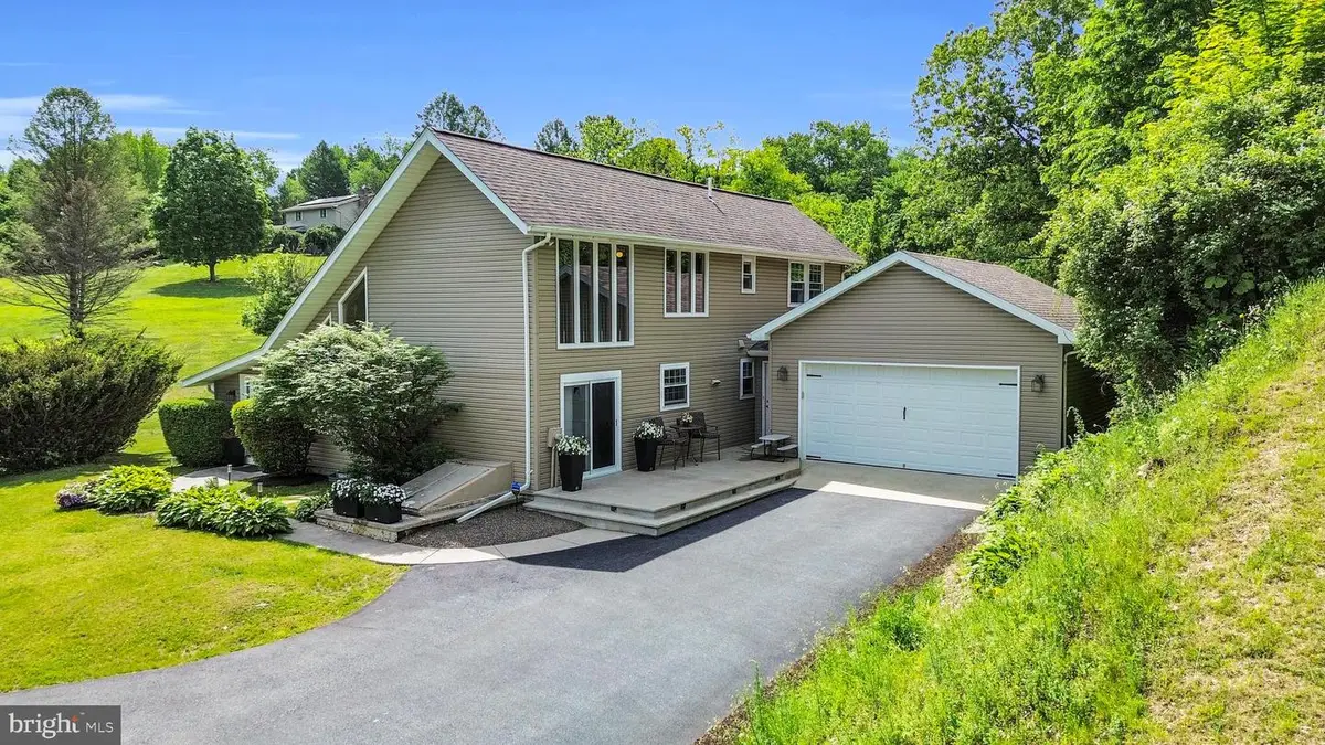 1094 Seifrit Ln, Bernville, PA 19506 - #1
