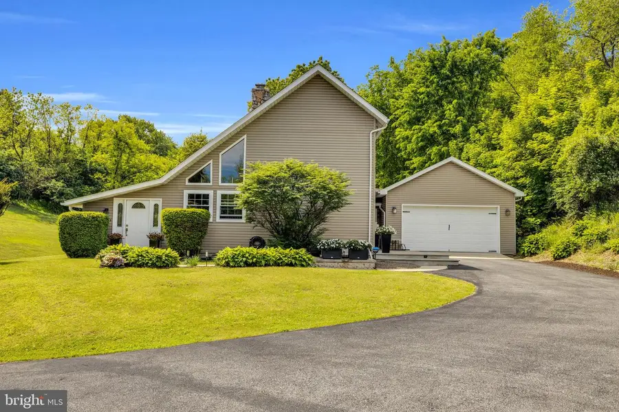 1094 Seifrit Ln, Bernville, PA 19506 - #3