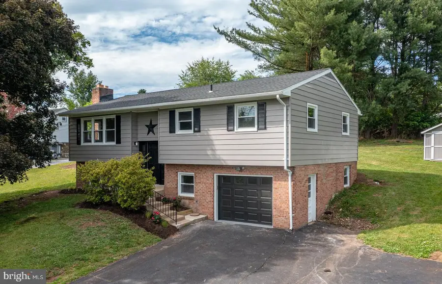 921 Shelbourne Rd, Reading, PA 19606 - #2