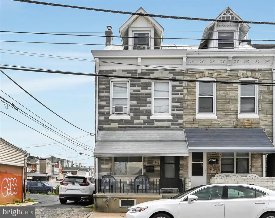 942 Pike St, Reading, PA 19604 - #3