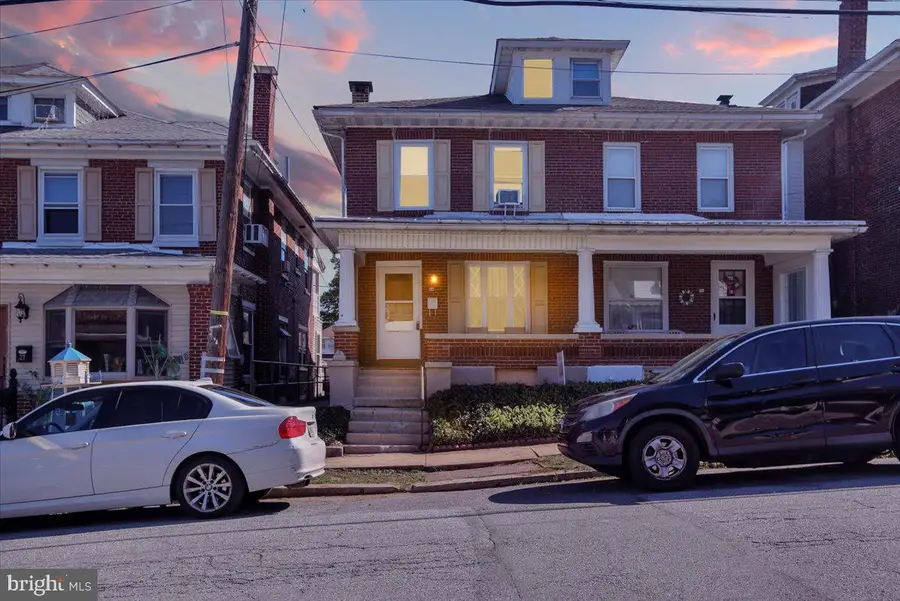 29 Arlington St, Reading, PA 19611 - #2