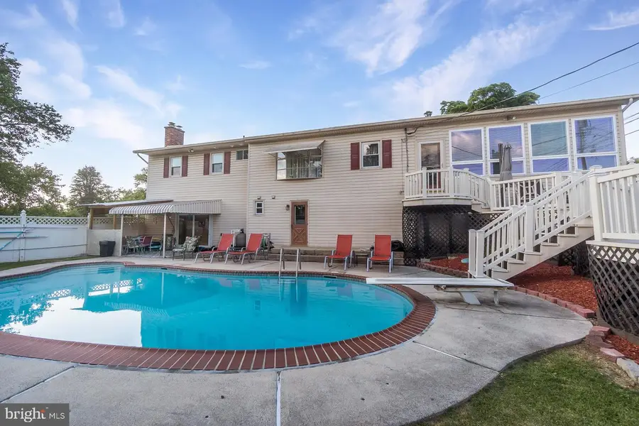 5560 N Fairway Dr, Reading, PA 19606 - #2