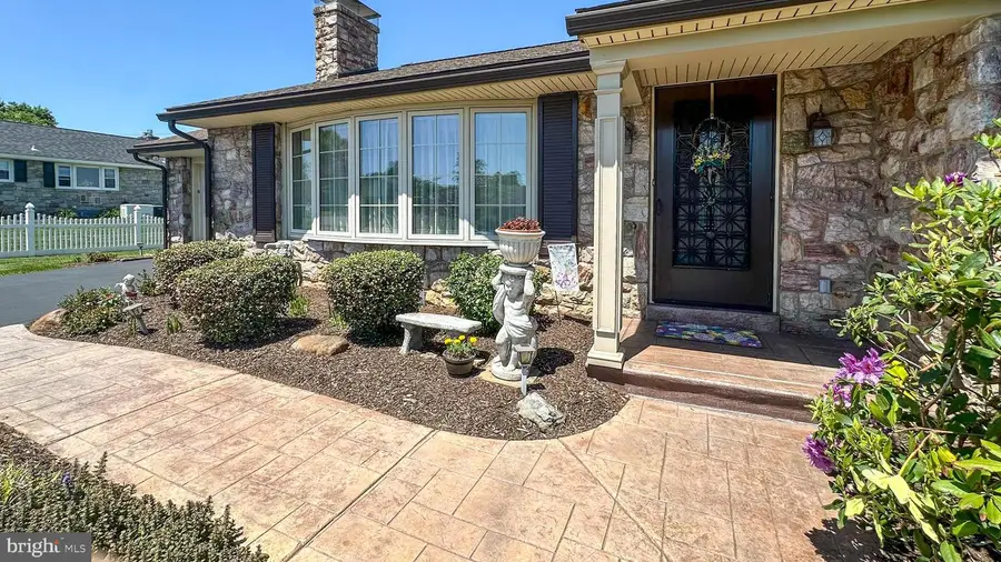 613 Floret Ave, Reading, PA 19605 - #2