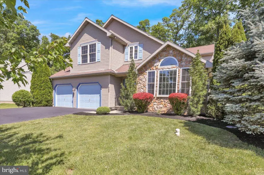 223 Woodbridge Ln, Douglassville, PA 19518 - #3