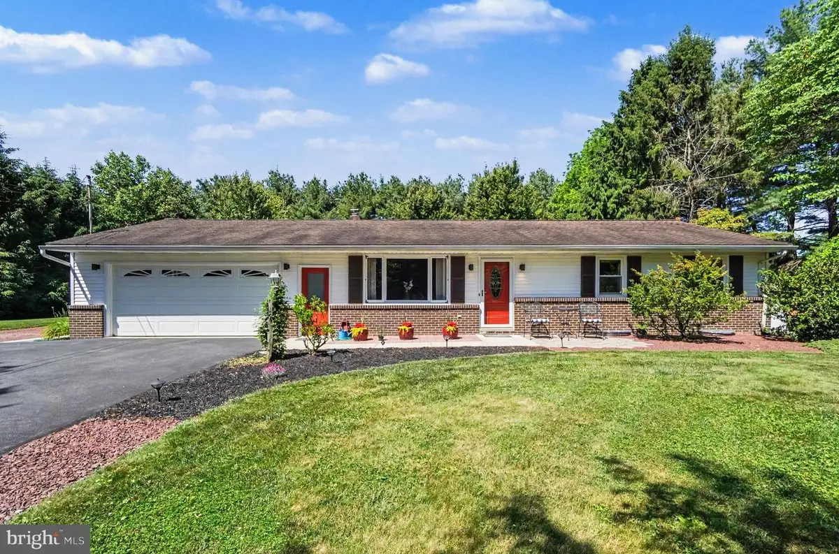 24 Mountain View Rd, Bethel, PA 19507 - #1
