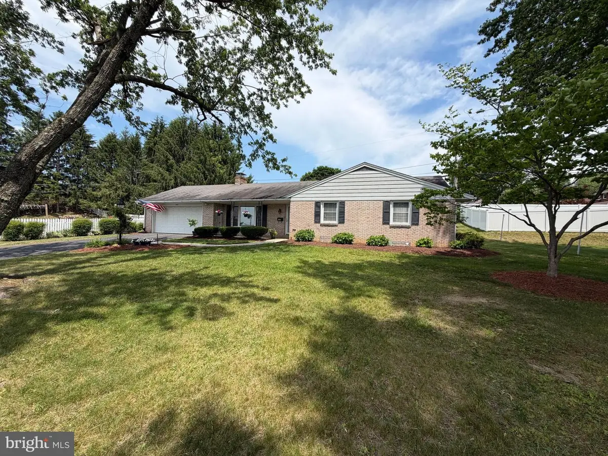 388 Chestnut St, Hamburg, PA 19526 - #1
