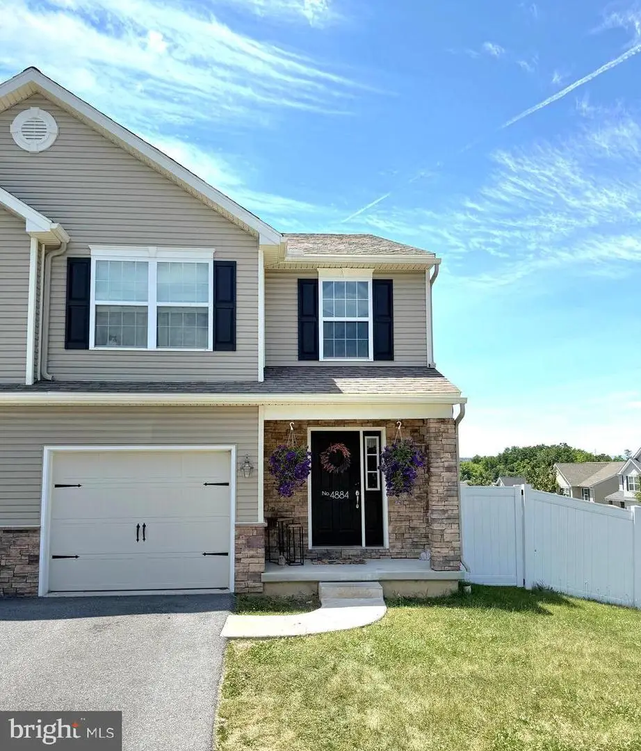 4884 Mount Vernon St, Temple, PA 19560 - #1