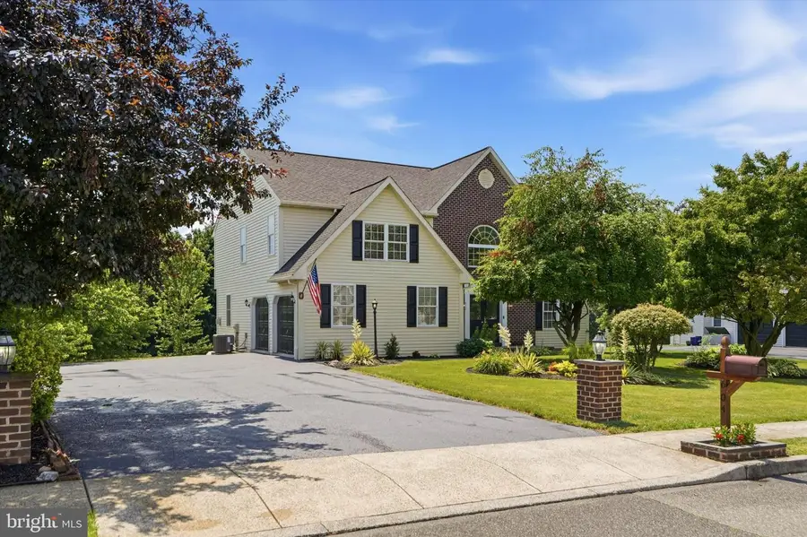 604 Farmingdale Dr, Douglassville, PA 19518 - #2
