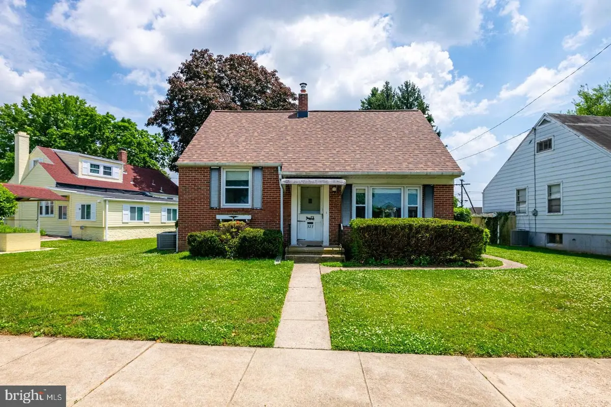 327 Newport Ave, Reading, PA 19611 - #1