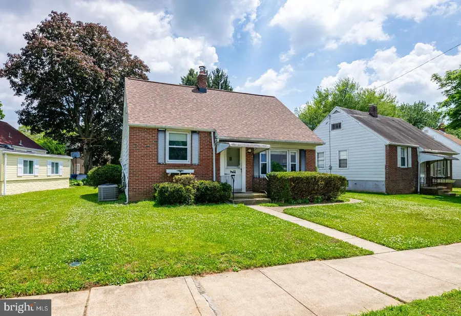 327 Newport Ave, Reading, PA 19611 - #2