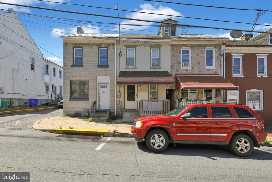 1122 Buttonwood St, Reading, PA 19604 - #2