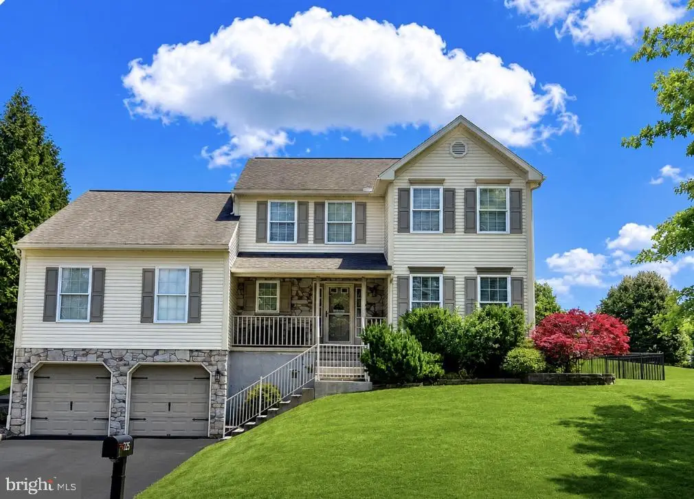 425 Sensen Rd, Wernersville, PA 19565 - #1