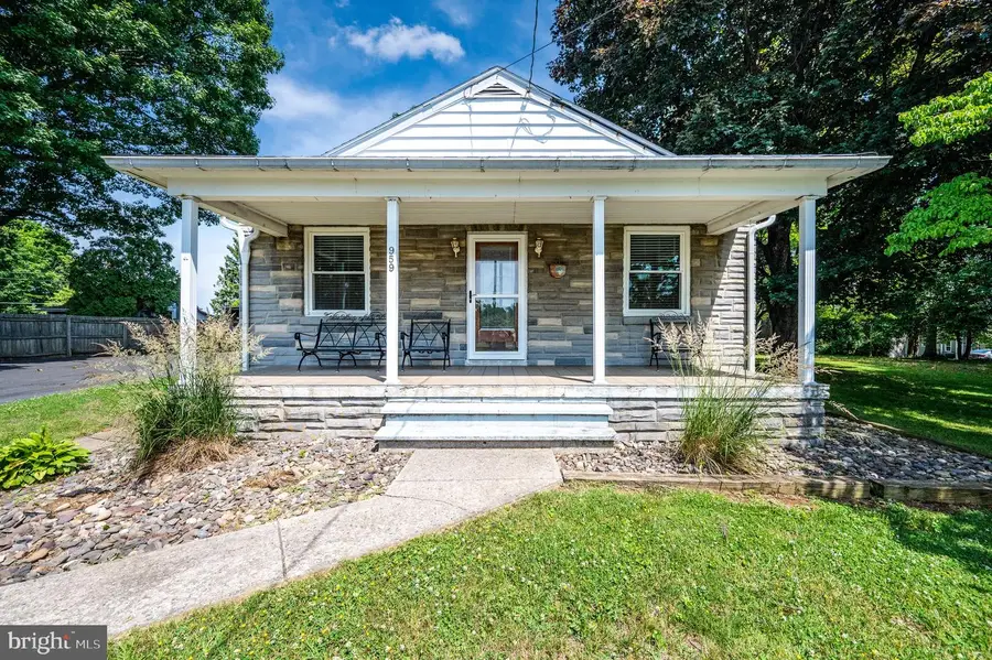 959 Greenway Ter, Reading, PA 19607 - #2