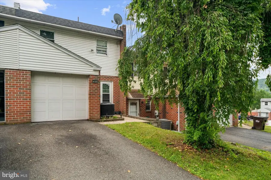 825 Woodchuck Ln, Reading, PA 19606 - #2