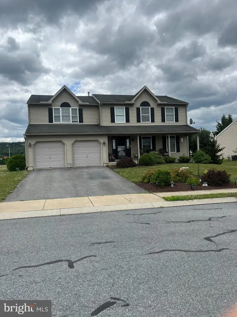 4 Oswego Ln, Reading, PA 19605 - #1