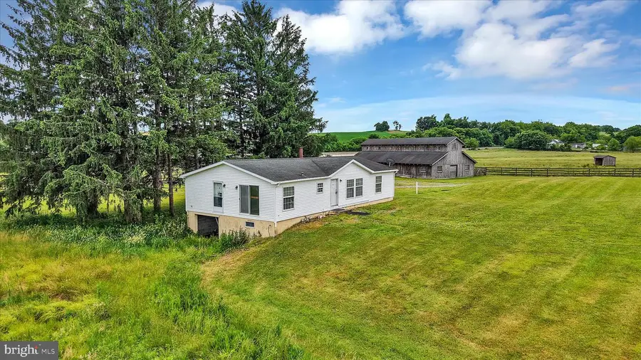 350 Myer Dr, Fredericksburg, PA 17026 - #3