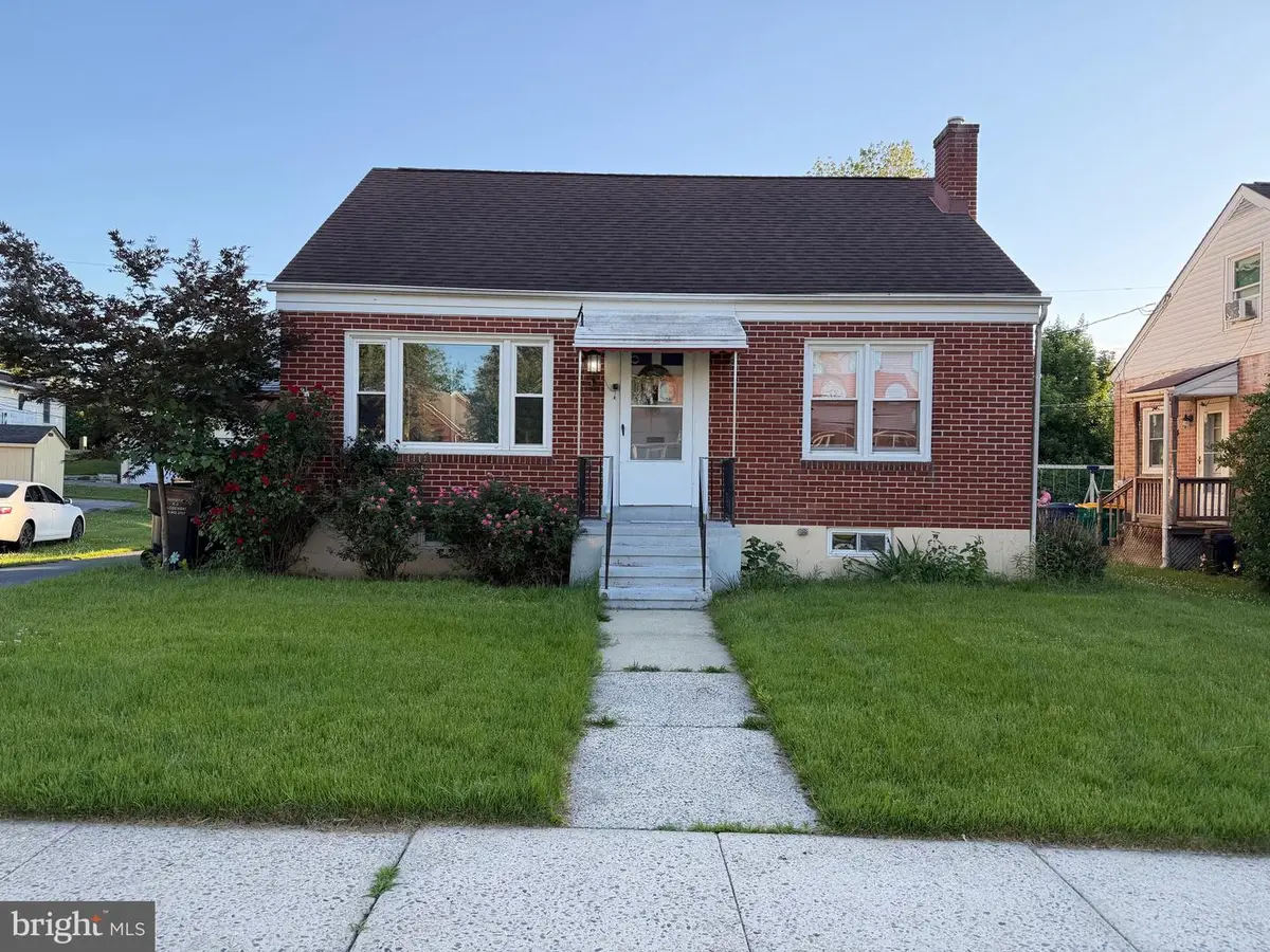 302 Elmwood Ave, Reading, PA 19609 - #1
