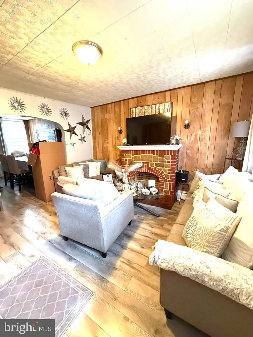 326 Spring Garden St, Reading, PA 19602 - #2