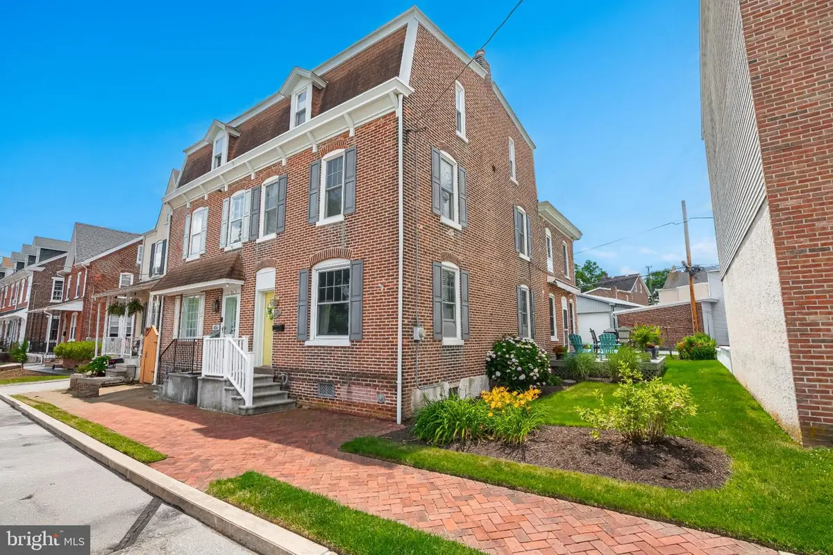 412 Rhoads Ave, Boyertown, PA 19512 - #1