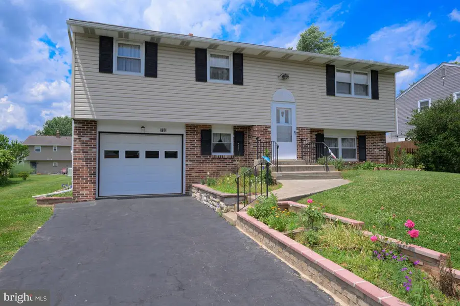 780 Pomander Ave, Reading, PA 19606 - #2