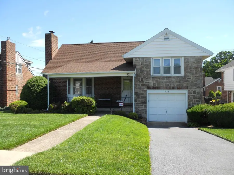 223 Mayer St, Reading, PA 19606 - #2