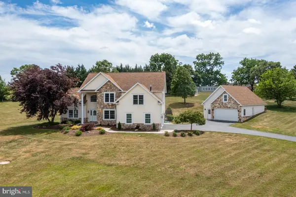 101 Chris Dr, LENHARTSVILLE, PA 19534
