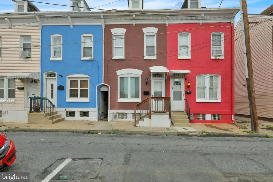 239 Mulberry St, Reading, PA 19604 - #2