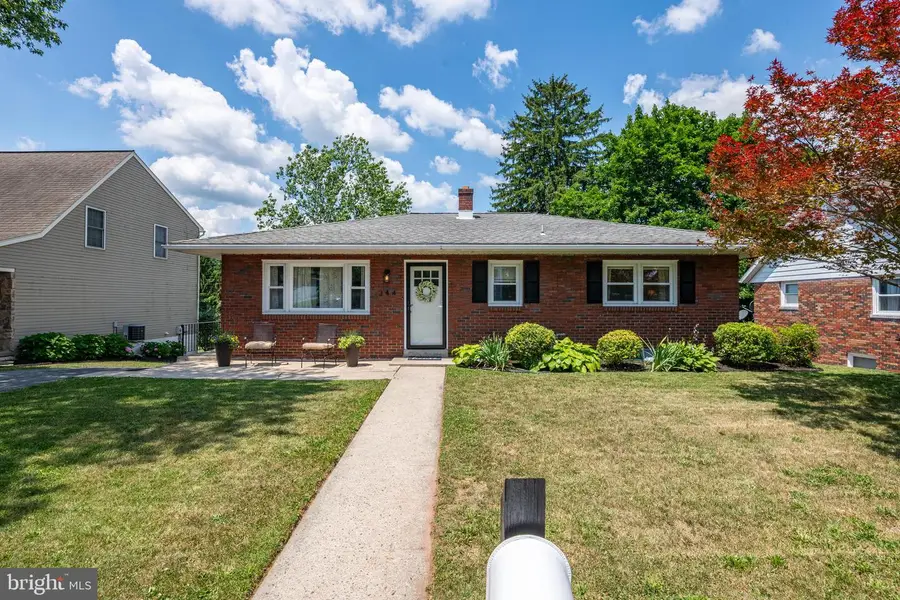 344 Pennwyn Pl, Reading, PA 19607 - #2