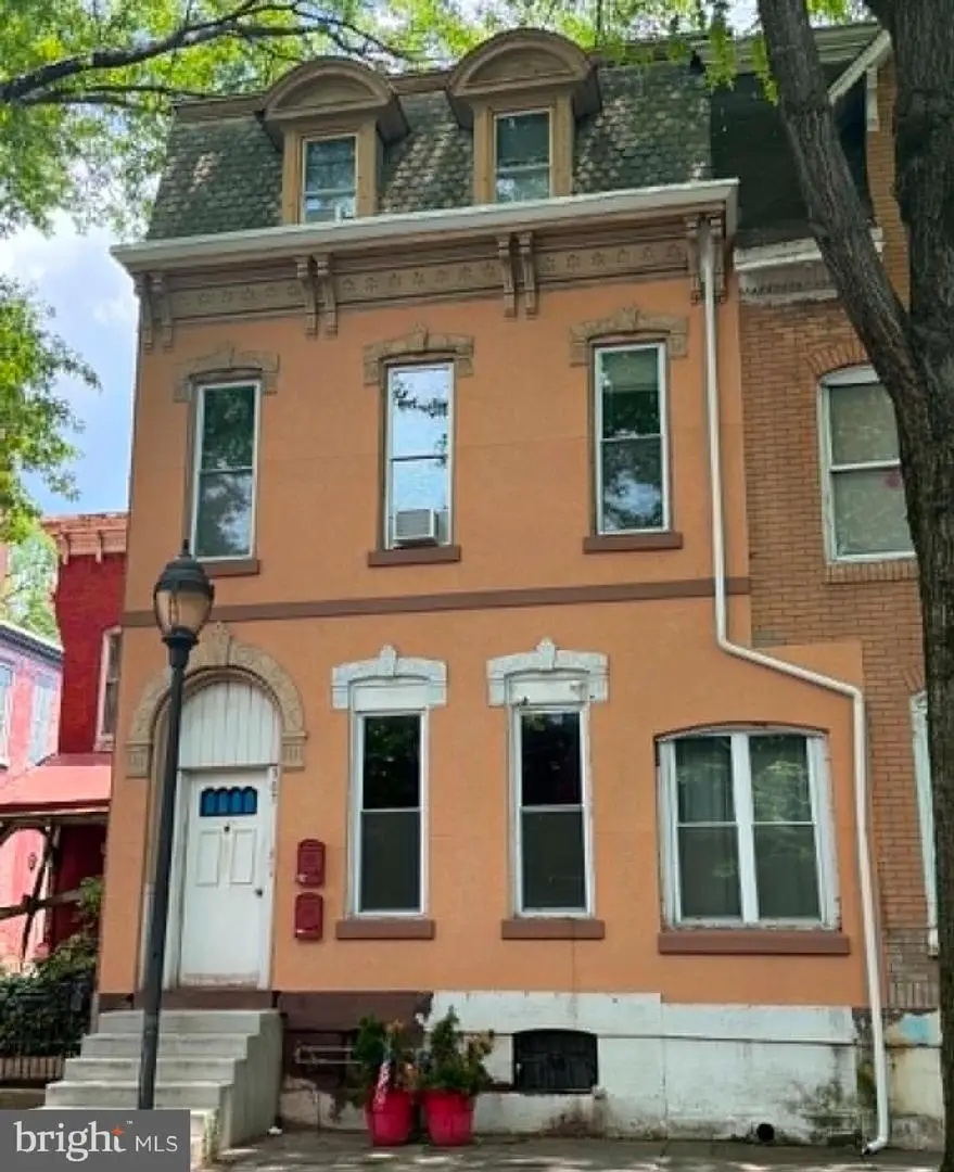307 S 6th St, Reading, PA 19602 - #1