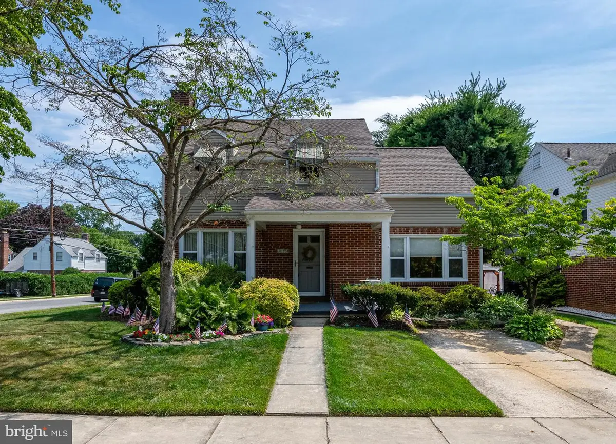 415 Lawrence Ave, West Lawn, PA 19609 - #1