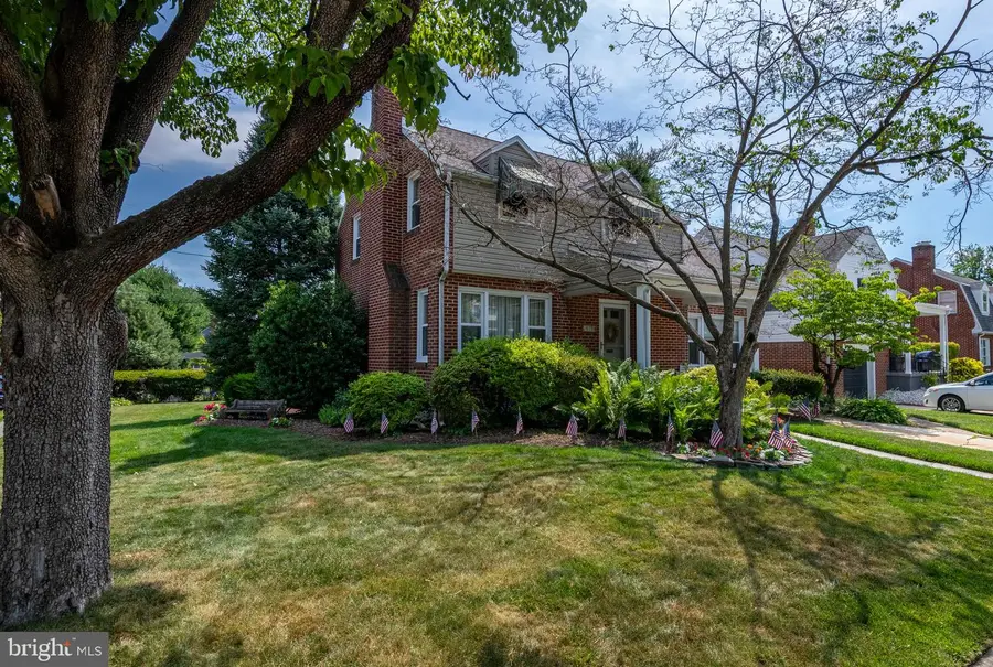 415 Lawrence Ave, West Lawn, PA 19609 - #2