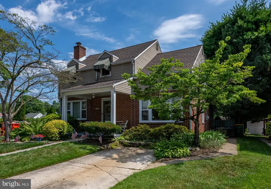 415 Lawrence Ave, West Lawn, PA 19609 - #3