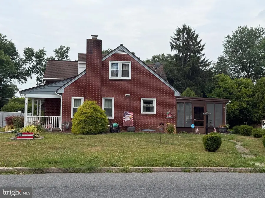 801 Lobelia Ave, Reading, PA 19605 - #3