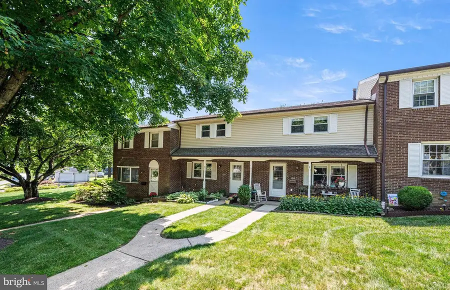 102 Village Dr, Boyertown, PA 19512 - #2