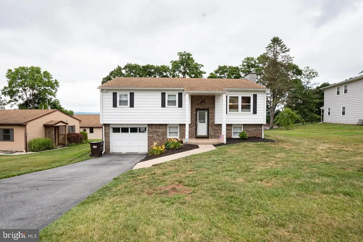 443 Silver Brook Dr, Birdsboro, PA 19508 - #1